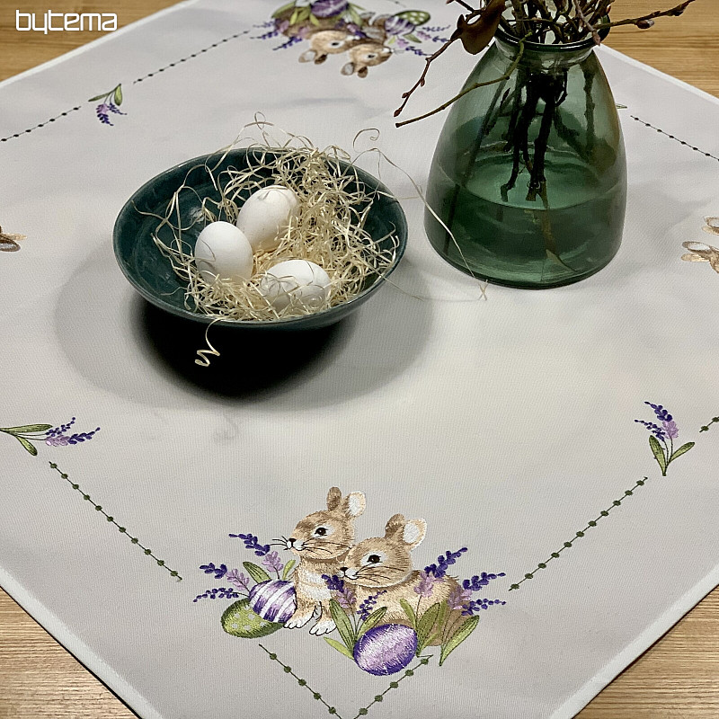 Bestickte Tischdecke OSTERHASE mit Lavendel